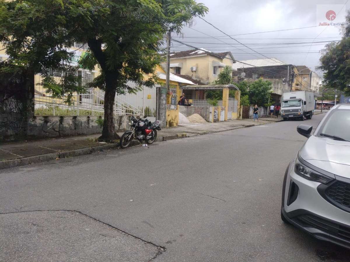 ALUGO CASA PARA COMERCIO OU RESIDENCIA COM 3 QUARTOS NO BAIRRO DE CASA AMARELA / RECIFE - Jullia Castro - Corretora de Imóveis