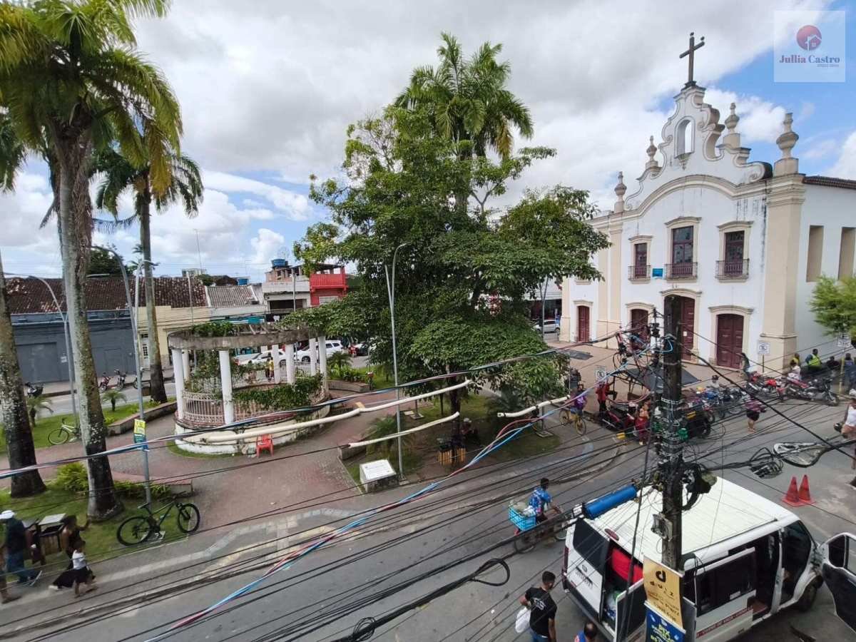 ALUGO EXCELENTE CASARÃO COMERCIAL NO CENTRO DE GOIANA / PE - Jullia Castro - Corretora de Imóveis