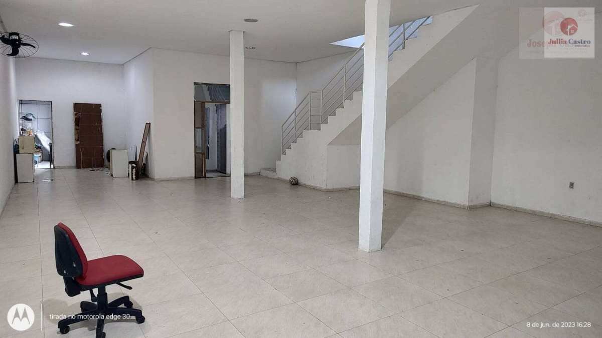 ALUGO GALPÃO COM 2 PAVIMENTOS NO BAIRRO DE ÁGUA FRIA / RECIFE - Jullia Castro - Corretora de Imóveis