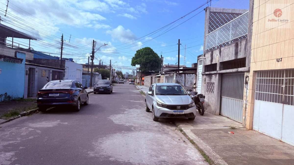 Alugo ótima casa com 2 quartos| 150m²  em San Martin - Recife - Jullia Castro - Corretora de Imóveis