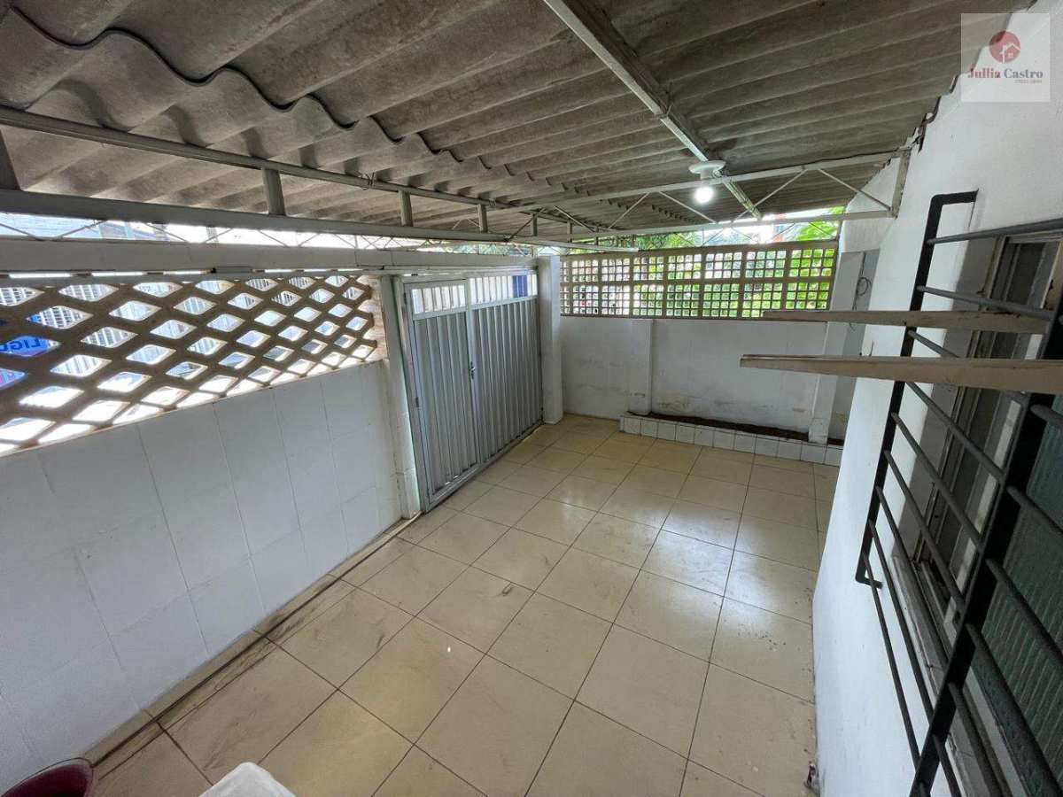 ALUGO ÓTIMA CASA COM 3 QUARTOS EM SAN MARTIN - RECIFE - Jullia Castro - Corretora de Imóveis