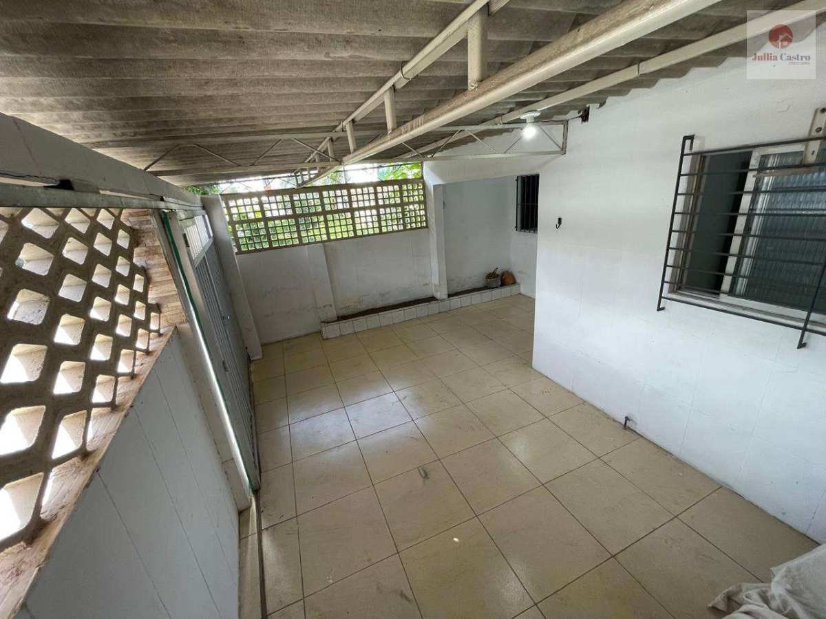 ALUGO ÓTIMA CASA COM 3 QUARTOS EM SAN MARTIN - RECIFE - Jullia Castro - Corretora de Imóveis