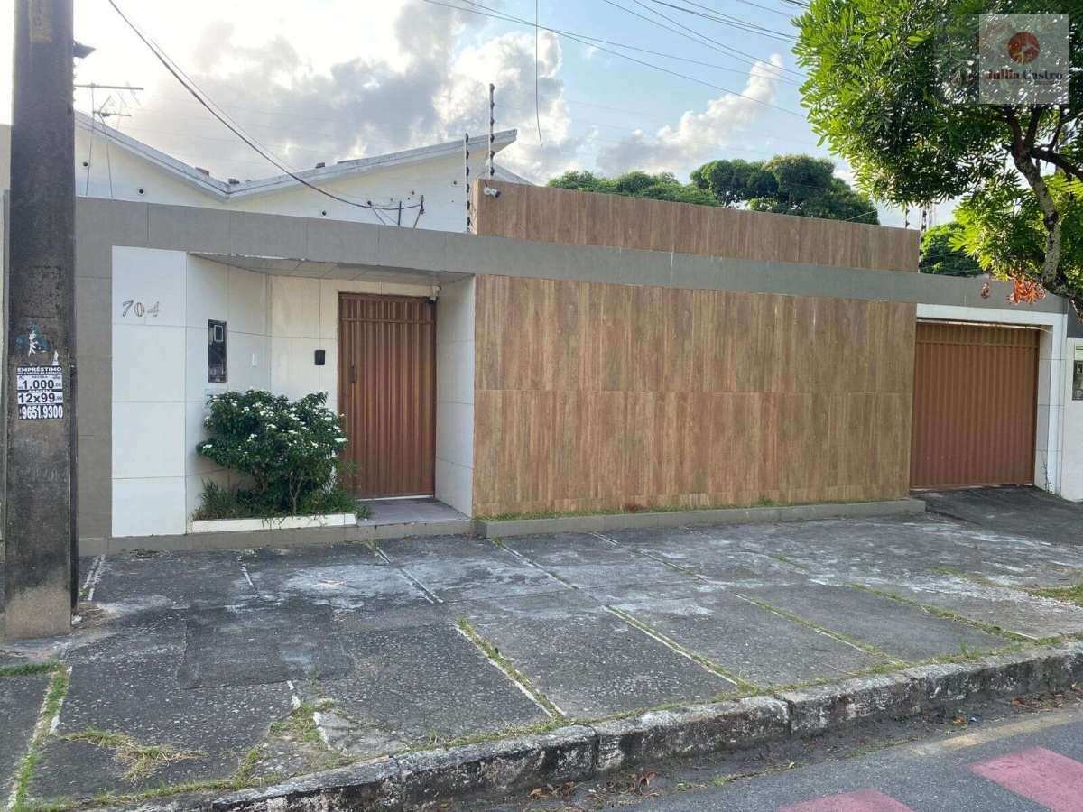 ALUGO ÓTIMA CASA COM 4 QUARTOS NO BAIRRO DE BOA VIAGEM / RECIFE - Jullia Castro - Corretora de Imóveis