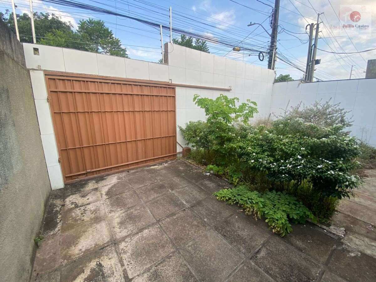 ALUGO ÓTIMA CASA COM 4 QUARTOS NO BAIRRO DE BOA VIAGEM / RECIFE - Jullia Castro - Corretora de Imóveis