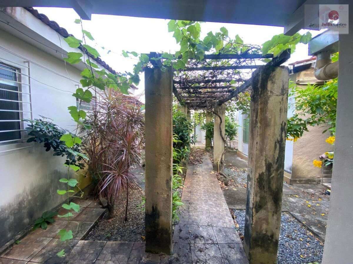 ALUGO ÓTIMA CASA COM 4 QUARTOS NO BAIRRO DE BOA VIAGEM / RECIFE - Jullia Castro - Corretora de Imóveis