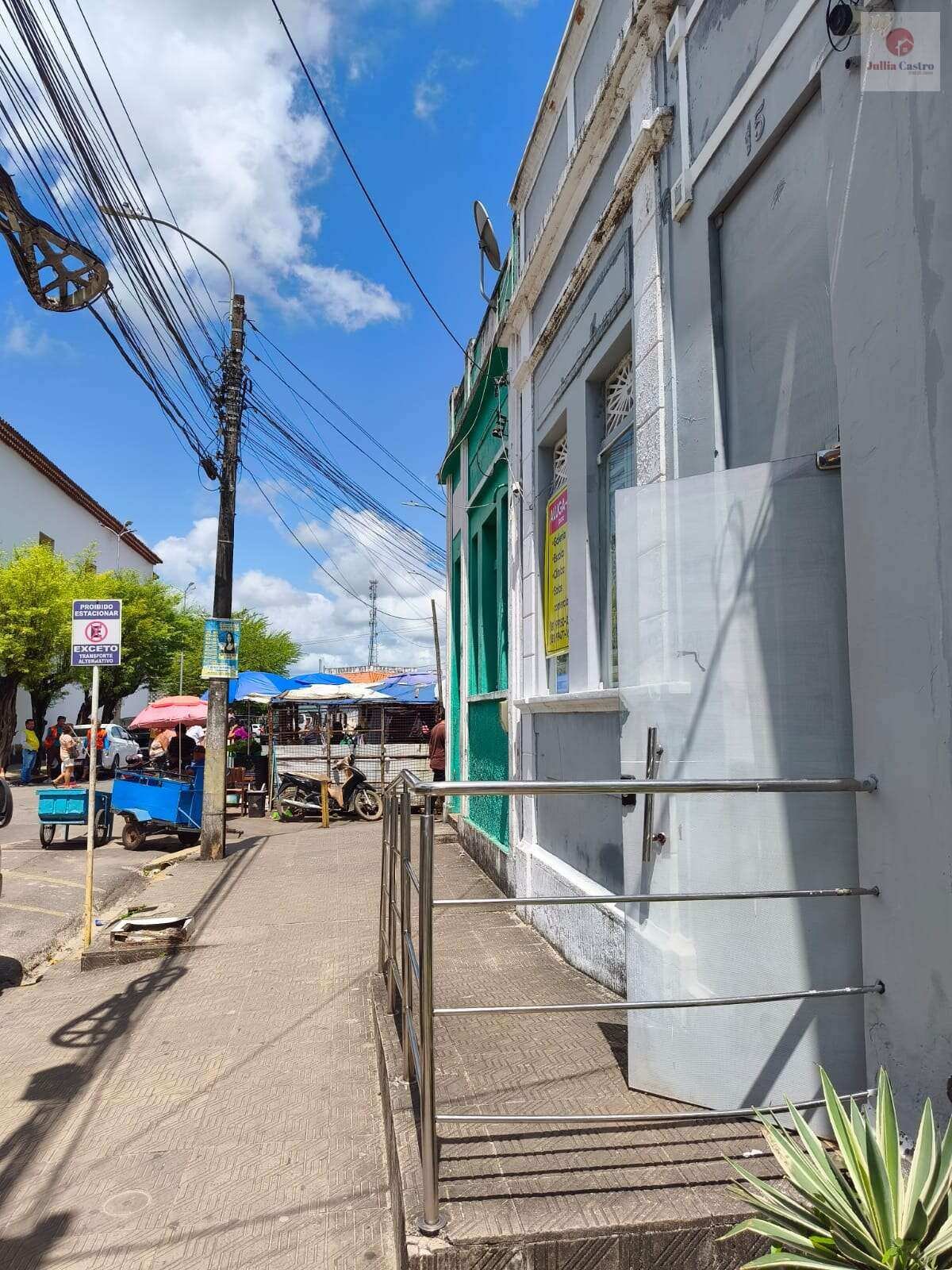 ALUGO ÓTIMA CASA COMERCIAL COM 10 SALAS NO CENTRO DE GOIANA / PE - Jullia Castro - Corretora de Imóveis