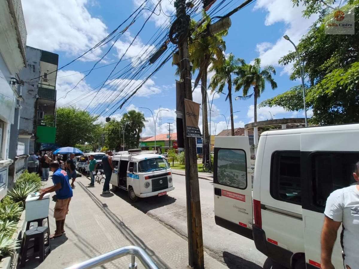 ALUGO ÓTIMA CASA COMERCIAL COM 10 SALAS NO CENTRO DE GOIANA / PE - Jullia Castro - Corretora de Imóveis