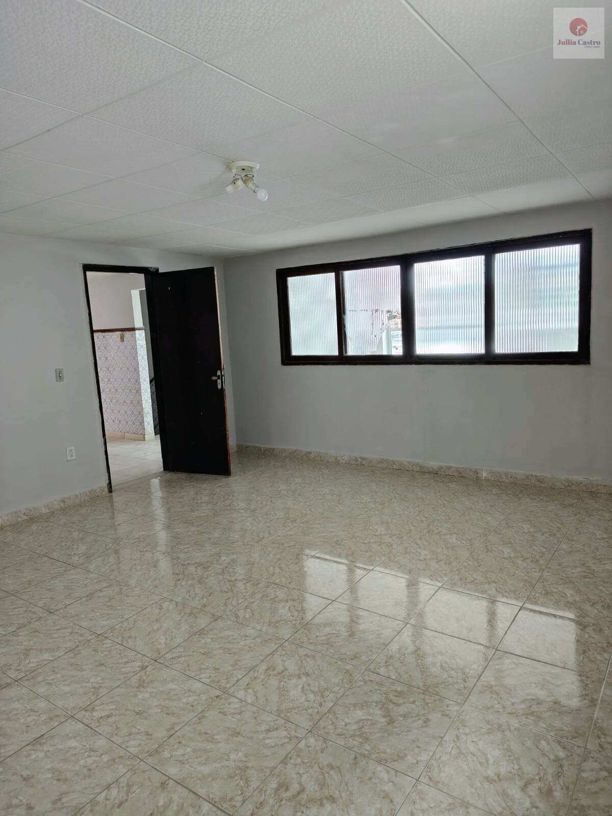 ALUGO ÓTIMA CASA COMERCIAL COM 8 QUARTOS| 1750M² EM SANTO AMARO - RECIFE - Jullia Castro - Corretora de Imóveis