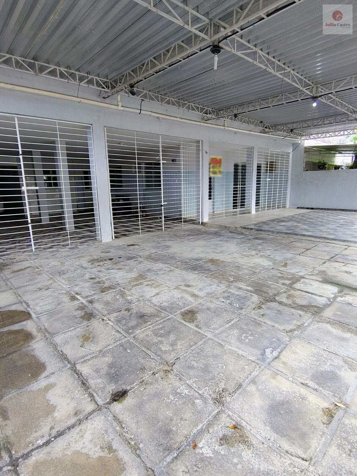 ALUGO ÓTIMA CASA COMERCIAL COM 8 QUARTOS| 1750M² EM SANTO AMARO - RECIFE - Jullia Castro - Corretora de Imóveis