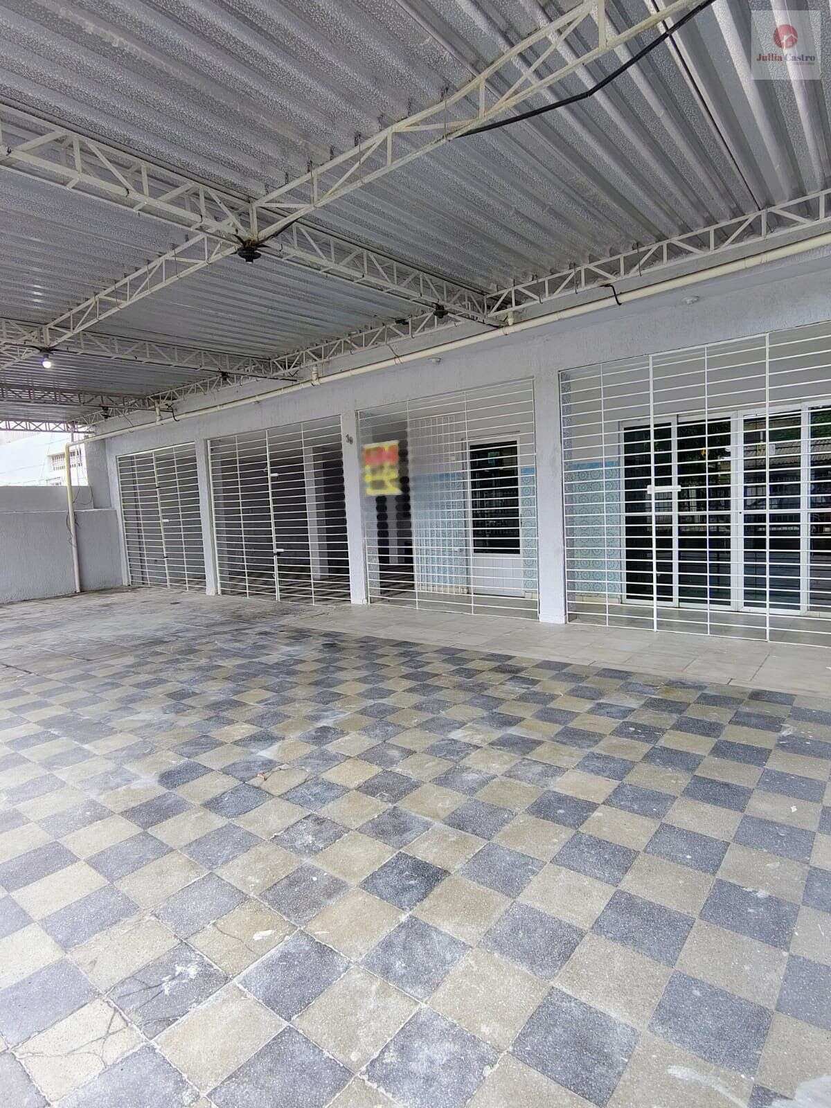 ALUGO ÓTIMA CASA COMERCIAL COM 8 QUARTOS| 1750M² EM SANTO AMARO - RECIFE - Jullia Castro - Corretora de Imóveis