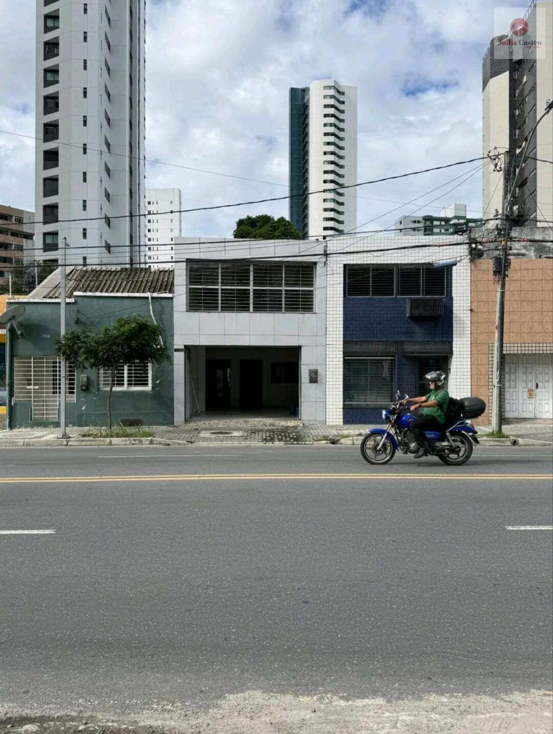 ALUGO ÓTIMA LOJA COMERCIAL NO BAIRRO DE CASA FORTE / RECIFE - Jullia Castro - Corretora de Imóveis