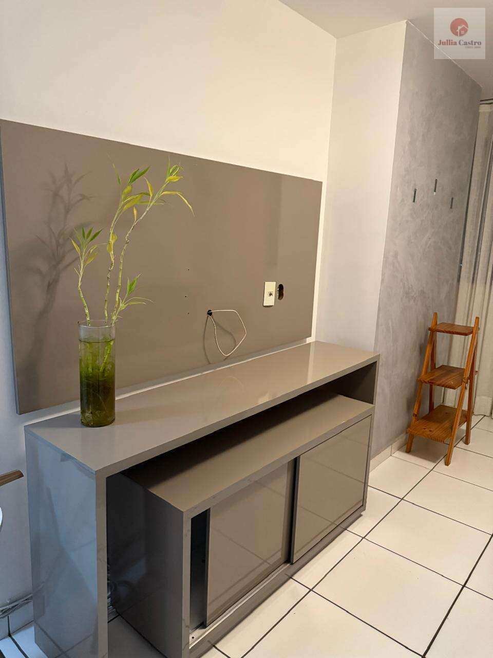 ALUGO ÓTIMO APARTAMENTO MOBILIADO COM 2 QUARTOS NO BAIRRO DE BOA VIAGEM / RECIFE - Jullia Castro - Corretora de Imóveis