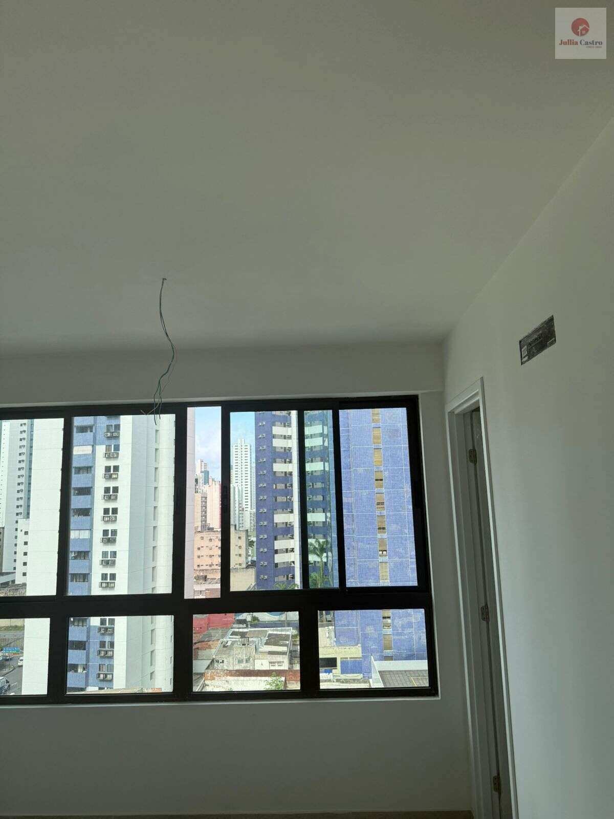 ALUGO ÓTIMO FLAT COM LAZER COMPLETO NO BAIRRO DE BOA VIAGEM - RECIFE - Jullia Castro - Corretora de Imóveis