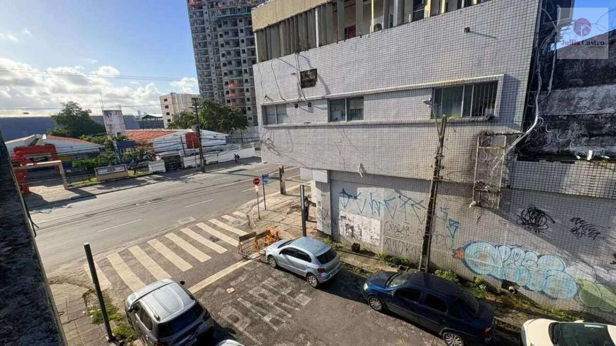 ALUGO ÓTIMO GALPÃO COM 1.274 m² NO BAIRRO DE SANTO AMARO / RECIFE - Jullia Castro - Corretora de Imóveis