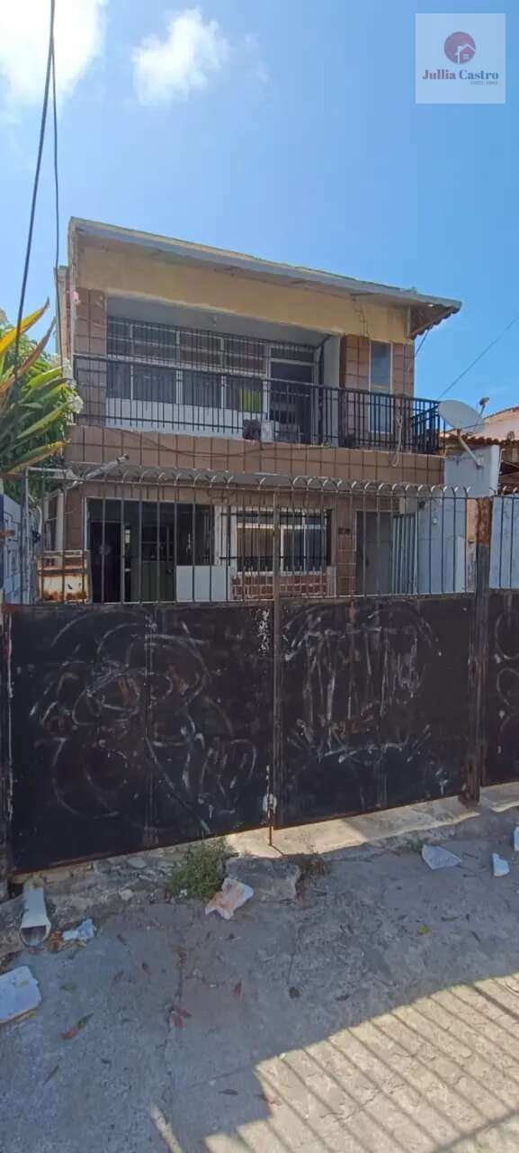 VENDO CASA COM 3 QUARTOS NO BAIRRO DE RIO DOCE / OLINDA, A 200 METROS DA PRAIA - Jullia Castro - Corretora de Imóveis