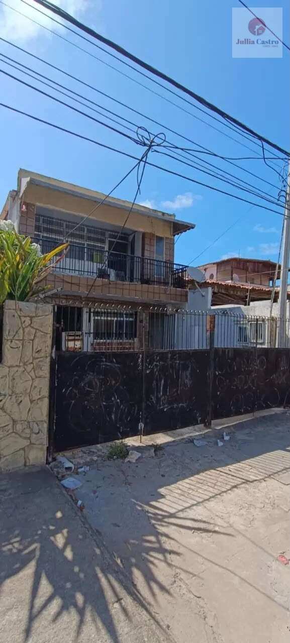 VENDO CASA COM 3 QUARTOS NO BAIRRO DE RIO DOCE / OLINDA, A 200 METROS DA PRAIA - Jullia Castro - Corretora de Imóveis