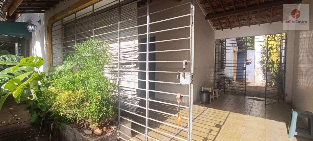 VENDO CASA COM 3 QUARTOS NO BAIRRO DOS AFLITOS / RECIFE - Jullia Castro - Corretora de Imóveis