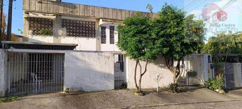 VENDO CASA COM 4 QUARTOS NO BAIRRO DE CAJUEIRO / RECIFE - Jullia Castro - Corretora de Imóveis