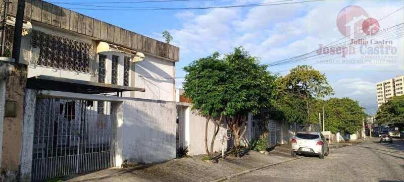 VENDO CASA COM 4 QUARTOS NO BAIRRO DE CAJUEIRO / RECIFE - Jullia Castro - Corretora de Imóveis