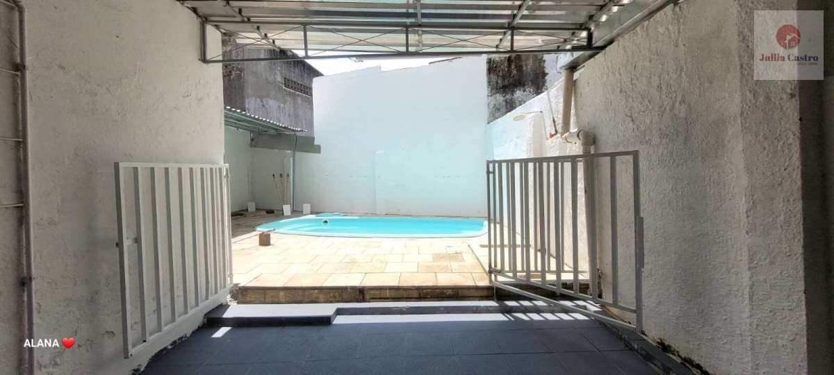 VENDO CASA COM 8 QUARTOS NA MADALENA - RECIFE - Jullia Castro - Corretora de Imóveis