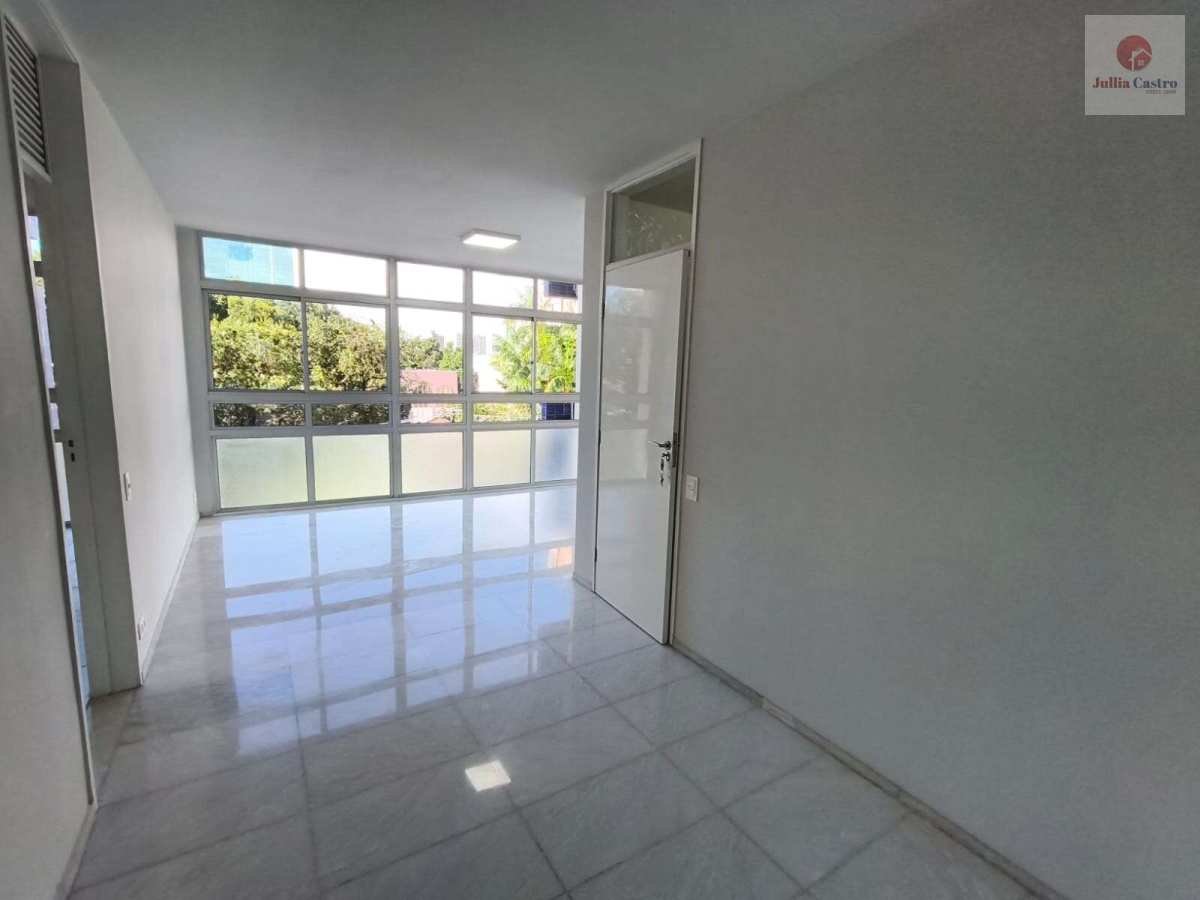 VENDO EXCELENTE APARTAMENTO COM 3 QUARTOS NO BAIRRO DA BOA VISTA / RECIFE - Jullia Castro - Corretora de Imóveis
