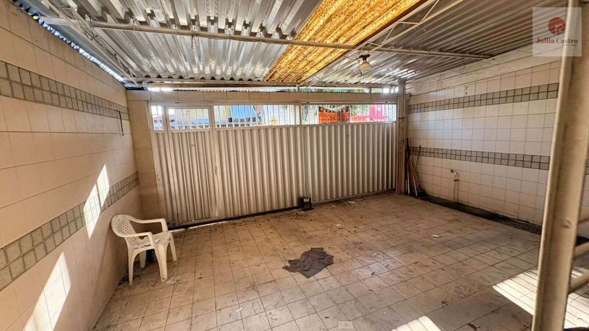 VENDO EXCELENTE CASA COM 4 QUARTOS NO BAIRRO DO ARRUDA / RECIFE - Jullia Castro - Corretora de Imóveis
