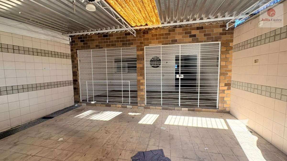 VENDO EXCELENTE CASA COM 4 QUARTOS NO BAIRRO DO ARRUDA / RECIFE - Jullia Castro - Corretora de Imóveis