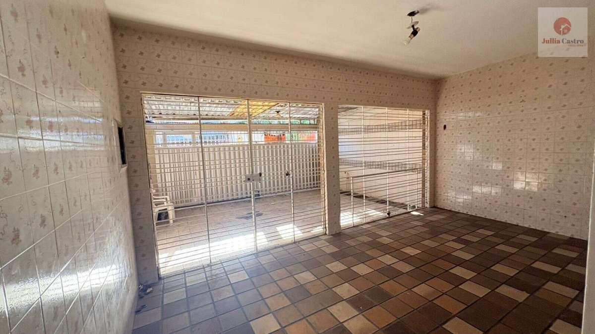 VENDO EXCELENTE CASA COM 4 QUARTOS NO BAIRRO DO ARRUDA / RECIFE - Jullia Castro - Corretora de Imóveis