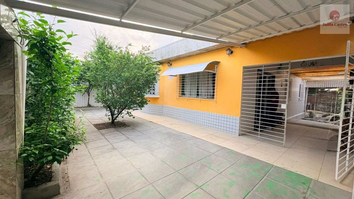 VENDO EXCELENTE CASA COM 5 QUARTOS NO BAIRRO DO HIPÓDROMO / RECIFE - Jullia Castro - Corretora de Imóveis