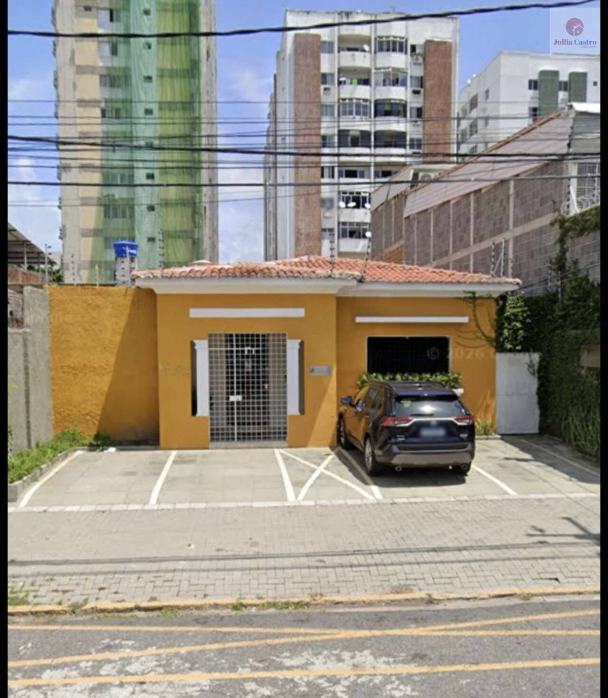 VENDO EXCELENTE CASA COM 9 QUARTOS NO BAIRRO DA BOA VISTA / RECIFE - Jullia Castro - Corretora de Imóveis