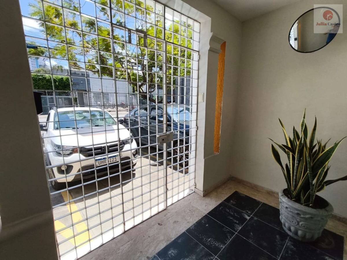 VENDO EXCELENTE CASA COM 9 QUARTOS NO BAIRRO DA BOA VISTA / RECIFE - Jullia Castro - Corretora de Imóveis