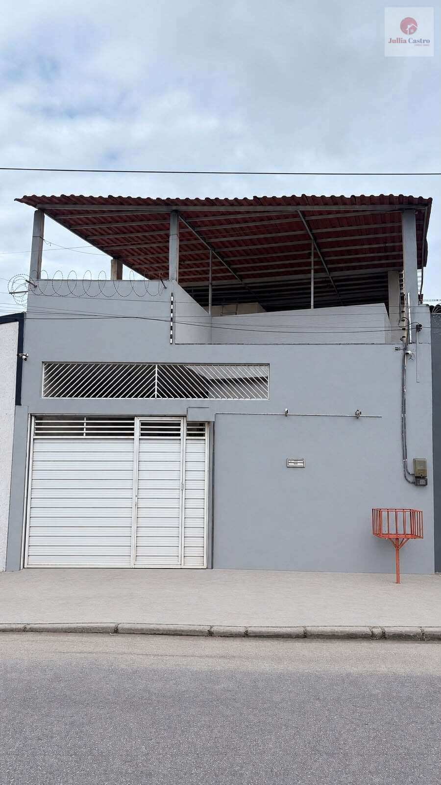 VENDO ÓTIMA CASA COM 2 QUARTOS E SALÃO DE FESTAS NO BAIRRO DA IPUTINGA / RECIFE - Jullia Castro - Corretora de Imóveis
