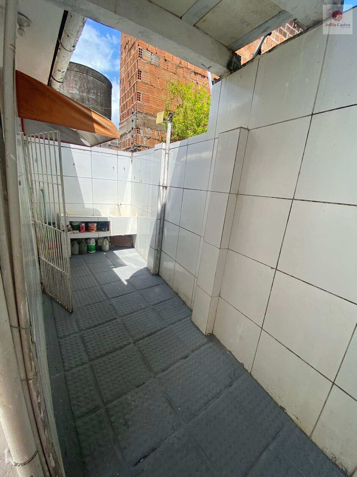 VENDO ÓTIMA CASA COM 2 QUARTOS NO ARRUDA - RECIFE - Jullia Castro - Corretora de Imóveis