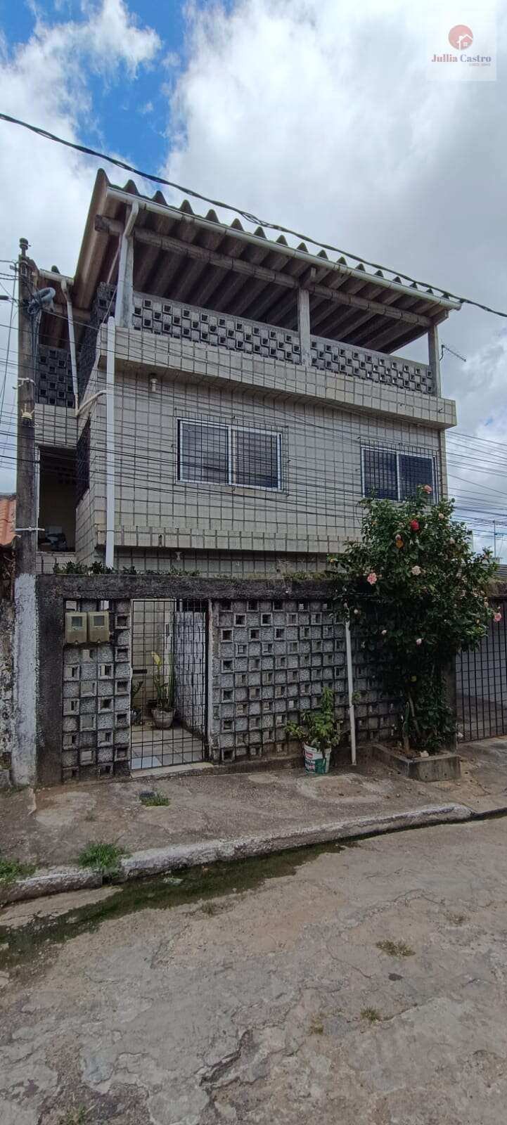 VENDO ÓTIMA CASA COM 3 PAVIMENTOS E 4 QUARTOS NO BAIRRO DO IBURA UR1 / RECIFE - Jullia Castro - Corretora de Imóveis
