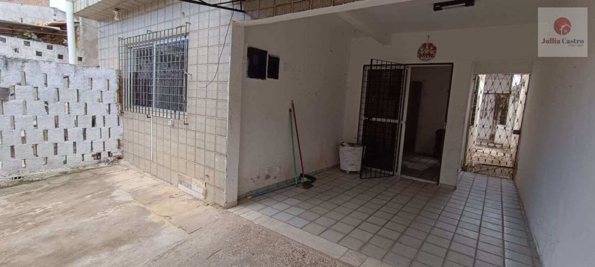 VENDO ÓTIMA CASA COM 3 PAVIMENTOS E 4 QUARTOS NO BAIRRO DO IBURA UR1 / RECIFE - Jullia Castro - Corretora de Imóveis