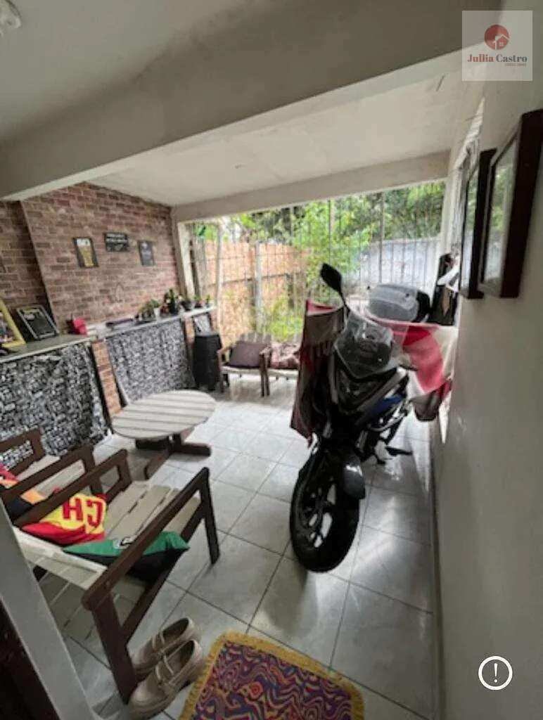 VENDO ÓTIMA CASA COM 3 QUARTOS + 4 KITINET NO BAIRRO DA VÁRZEA / RECIFE - Jullia Castro - Corretora de Imóveis