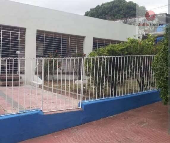 VENDO ÓTIMA CASA COM 4 QUARTOS NO BAIRRO DE ÁGUA FRIA / RECIFE