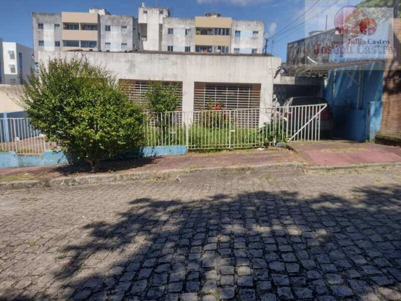 VENDO ÓTIMA CASA COM 3 QUARTOS NO BAIRRO DE ÁGUA FRIA / RECIFE - Jullia Castro - Corretora de Imóveis