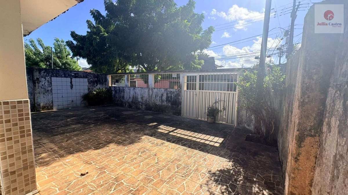 VENDO ÓTIMA CASA COM 3 QUARTOS NO BAIRRO DE CAJUEIRO / RECIFE - Jullia Castro - Corretora de Imóveis