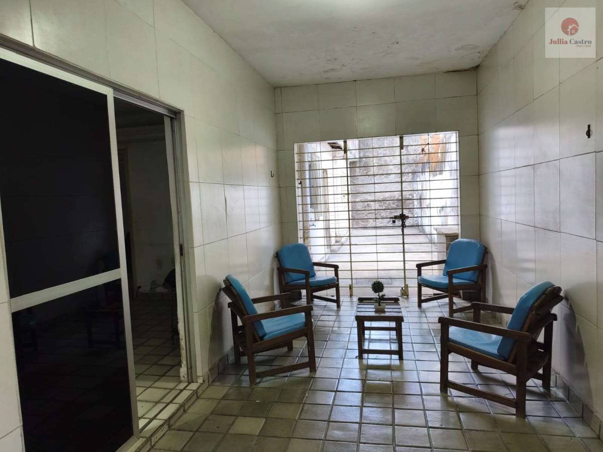 VENDO ÓTIMA CASA COM 3 QUARTOS NO BAIRRO DE CAMPO GRANDE - RECIFE - Jullia Castro - Corretora de Imóveis
