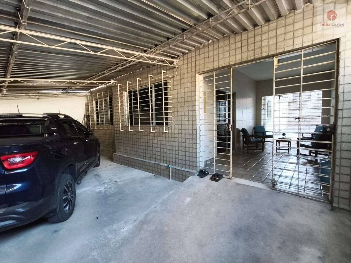VENDO ÓTIMA CASA COM 3 QUARTOS NO BAIRRO DE CAMPO GRANDE - RECIFE - Jullia Castro - Corretora de Imóveis