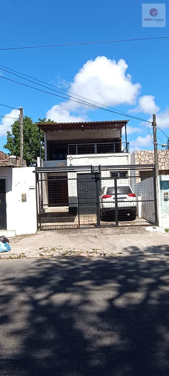 VENDO ÓTIMA CASA COM 3 QUARTOS NO BAIRRO DE CAMPO GRANDE / RECIFE - Jullia Castro - Corretora de Imóveis