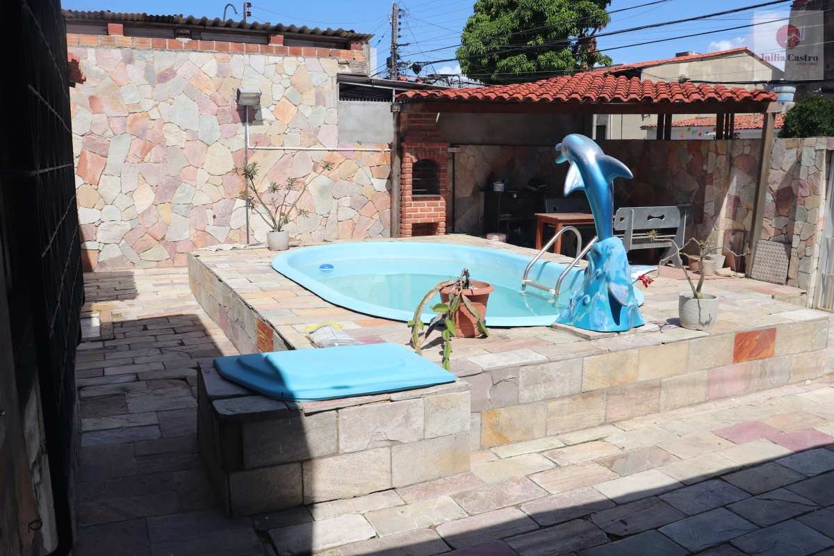 VENDO ÓTIMA CASA COM 4 QUARTOS EM BAIRRO NOVO - OLINDA - Jullia Castro - Corretora de Imóveis