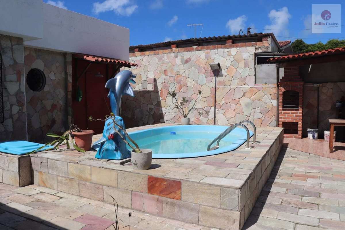 VENDO ÓTIMA CASA COM 4 QUARTOS EM BAIRRO NOVO - OLINDA - Jullia Castro - Corretora de Imóveis