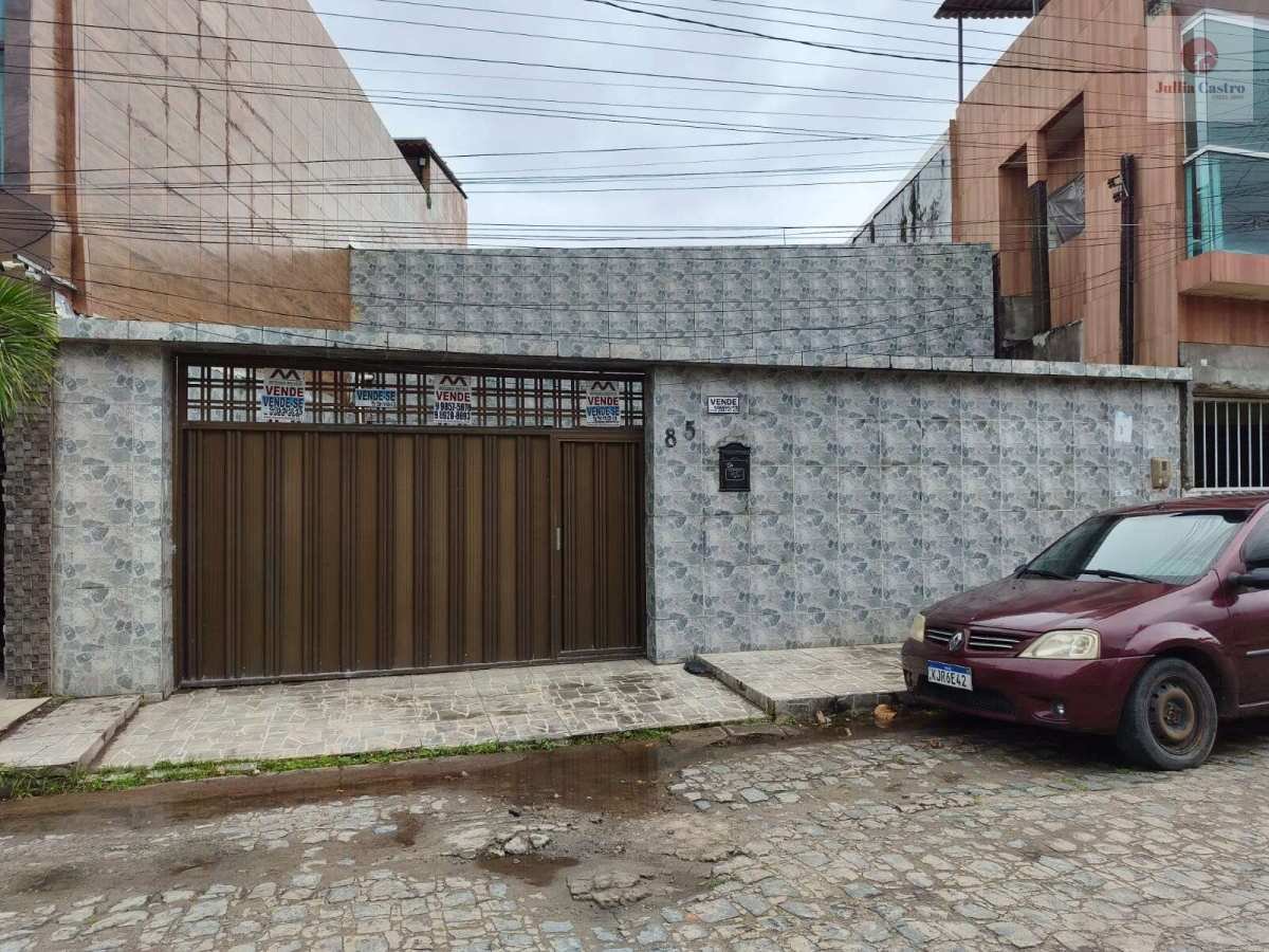 VENDO ÓTIMA CASA COM 4 QUARTOS NO BAIRRO DE SALGADINHO / OLINDA - Jullia Castro - Corretora de Imóveis