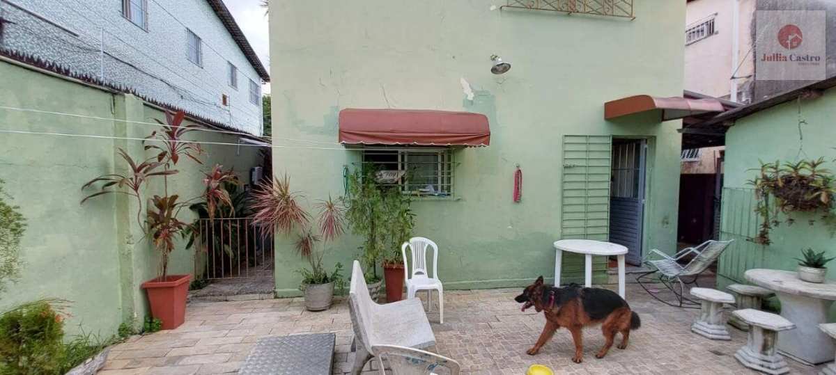 VENDO ÓTIMA CASA COM 5 QUARTOS NO BAIRRO DE CASA AMARELA / RECIFE - Jullia Castro - Corretora de Imóveis