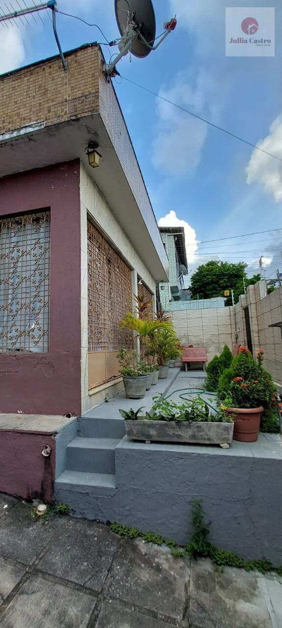 VENDO ÓTIMA CASA COM 5 QUARTOS NO BAIRRO DE CASA AMARELA / RECIFE - Jullia Castro - Corretora de Imóveis