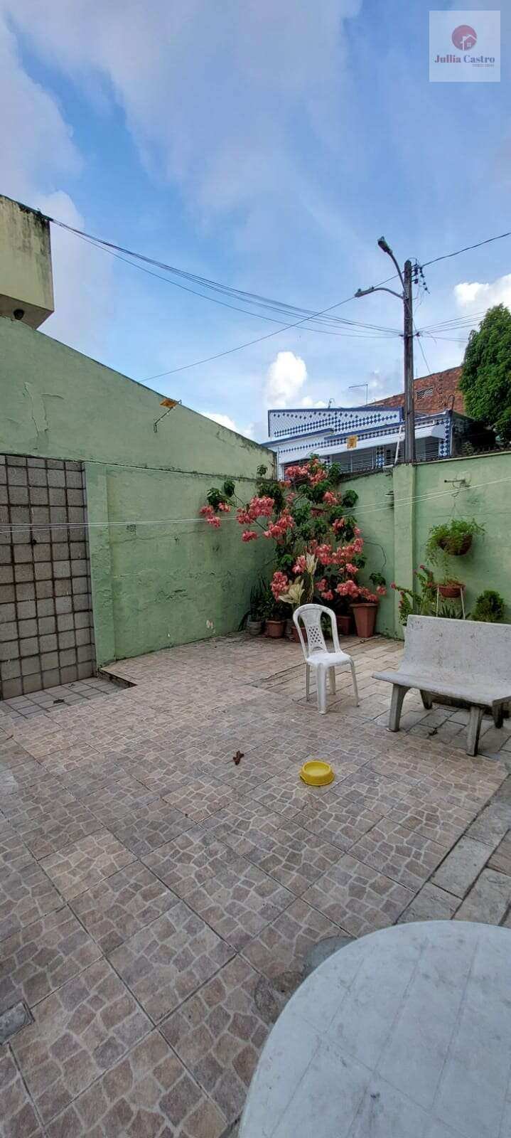 VENDO ÓTIMA CASA COM 5 QUARTOS NO BAIRRO DE CASA AMARELA / RECIFE - Jullia Castro - Corretora de Imóveis
