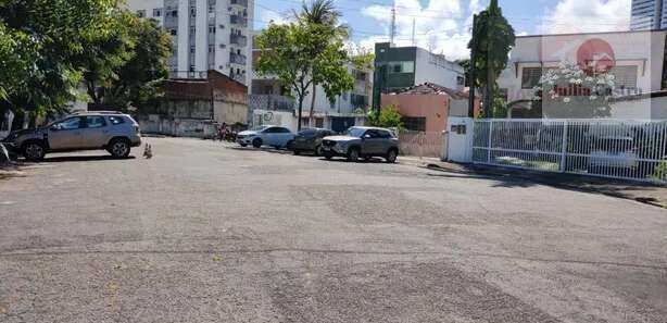 VENDO ÓTIMA CASA COM 600M² NO BAIRRO BOA VISTA / RECIFE - Jullia Castro - Corretora de Imóveis
