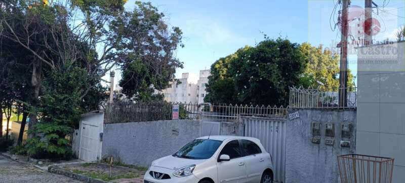 VENDO ÓTIMA CASA COM 7 QUARTOS EM ÁGUA FRIA - RECIFE - Jullia Castro - Corretora de Imóveis